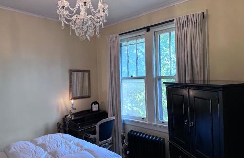 Buffalo House | Moreland Guesthouse