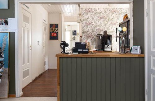 Ralla Bed & Breakfast | Morgonljus B&B-edith&julia-Self check-in
