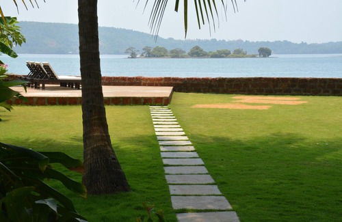 Saunta Vaddo Villa | MORJIM RIVER VILLA - 180 DEGREE VIEW VILLA