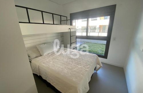 Morro das Pedras Apartment | Morro Pedras: Private Jacuzzi and Resort Pool.