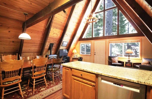 Sunnyside House | Morte House - WALK TO LAKE