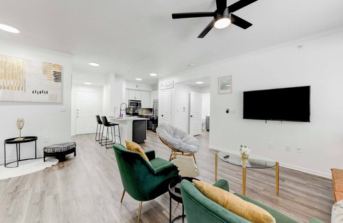 Financial District Apartment | Mosaic 2Br/2Ba Apt in DTAT
