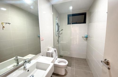Central District Apartment | mosaic empty