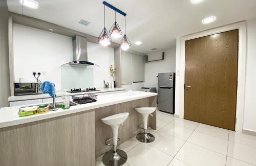 Central District Apartment | mosaic empty