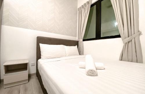 Central District Apartment | mosaic empty