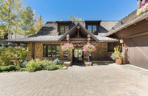 Edwards House | Most luxurious home in Arrowhead. True Ski In/Ski Out