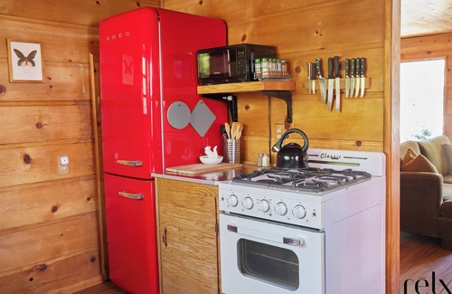 The Village Cottage | Most Romantic Cabin in Big Bear ! Dogs, Hot Tub!