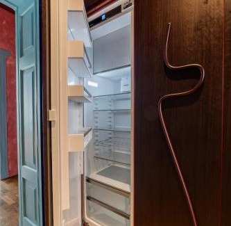 Jezyce Apartment | Most Teatralny Artistic Apartment by BookingHost