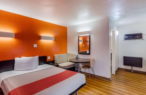 Ardmore Hotel | Motel 6-Ardmore, OK