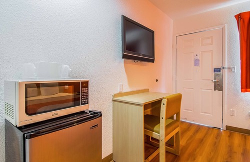 Oildale Hotel | Motel 6 Bakersfield, CA - Airport