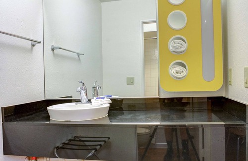 Bishop Hotel | Motel 6 Bishop, CA