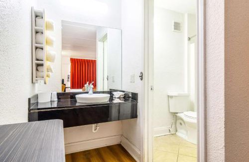 Dock Junction Hotel | Motel 6-Brunswick, GA