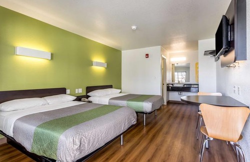 Biggs Field Hotel | Motel 6 El Paso East