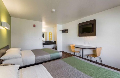 Biggs Field Hotel | Motel 6 El Paso East