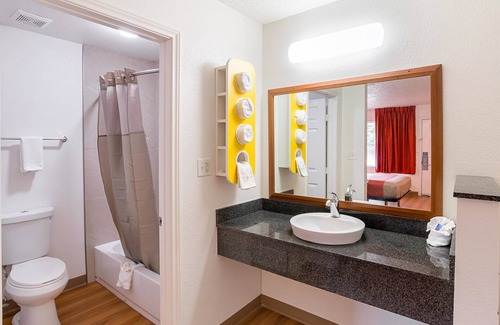Grand Prairie Hotel | Motel 6 Grand Prairie, TX - Near Six Flags Drive