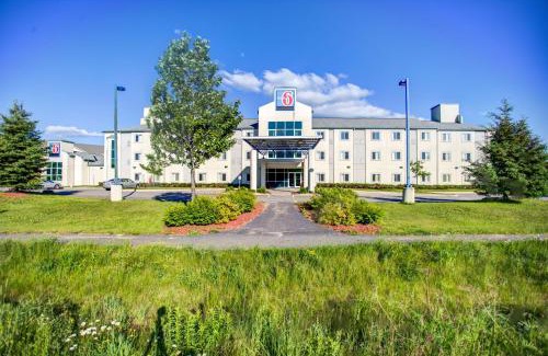 Huntsville Hotel | Motel 6-Huntsville, ON