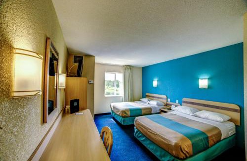 Huntsville Hotel | Motel 6-Huntsville, ON
