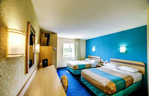 Huntsville Hotel | Motel 6 Huntsville, ON