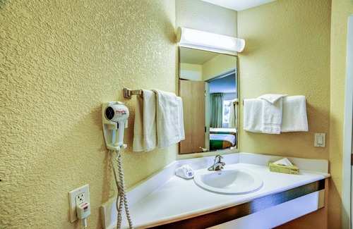 Huntsville Hotel | Motel 6 Huntsville, ON