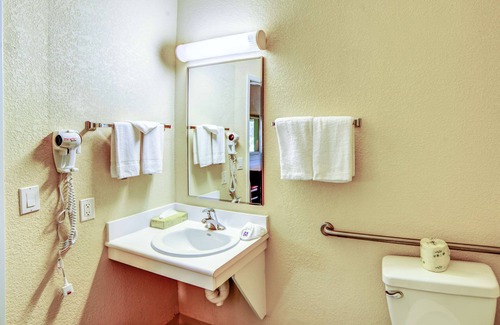 Huntsville Hotel | Motel 6 Huntsville, ON