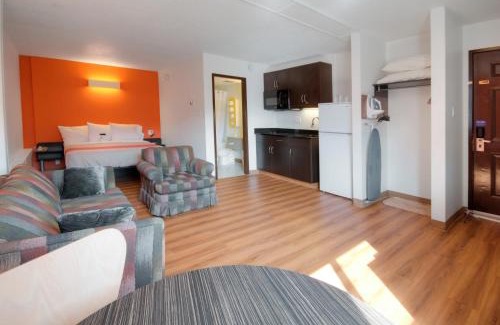 South Lethbridge Hotel | Motel 6-Lethbridge, AB
