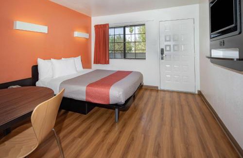 Thousand Oaks Hotel | Motel 6-Thousand Oaks, CA