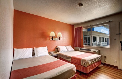 Wells Hotel | Motel 6 Wells, NV
