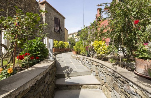 Riomaggiore House | Motel ∙ 8 guests