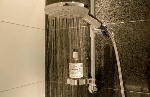 Kaisermuhlen Hotel | Motel One Wien-Donau City