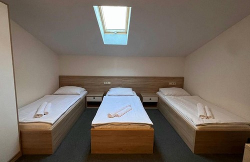 Canton 10 Hotel | Motel Papić