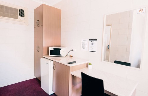 Port Augusta West Hotel | Motel Poinsettia
