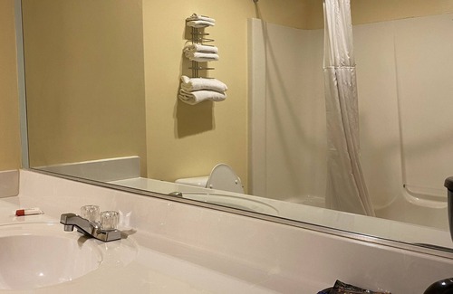 Dublin Hotel | Motel with hot tub and surrounded with greenery and hills.
