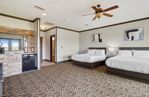 Graford Hotel | MotorBoat Inn Suite 9