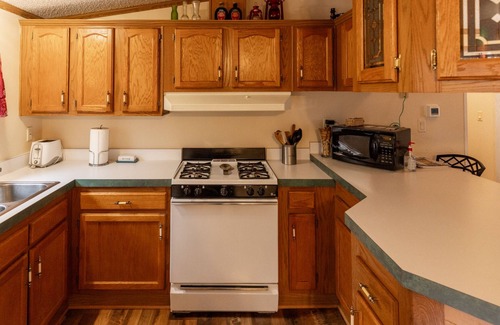 Hayward House | Motorsports Basecamp near lakes and forest