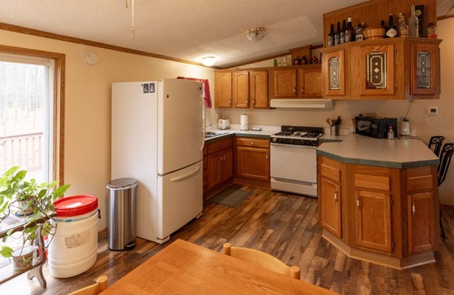 Hayward House | Motorsports Basecamp near lakes and forest
