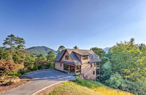 Franklin Ski Chalet | Mount Chalet in Gated Community with Forest and Long Range Views