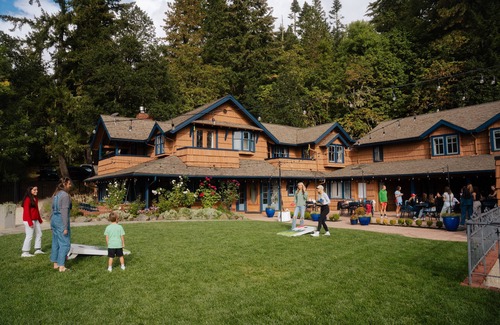 Harrisburg House | Mount Tom House: a storybook escape in Oregon's Willamette Valley - pet friendly