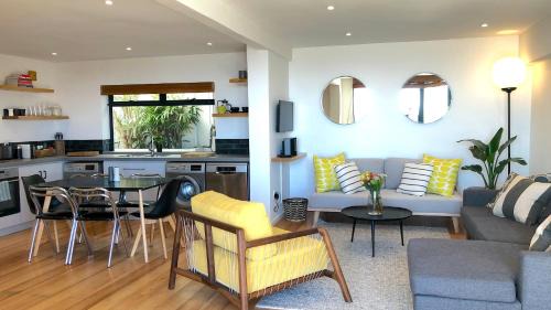 Cape Town City Centre House | Mountain and Harbour Views - Grand Vue Cottage