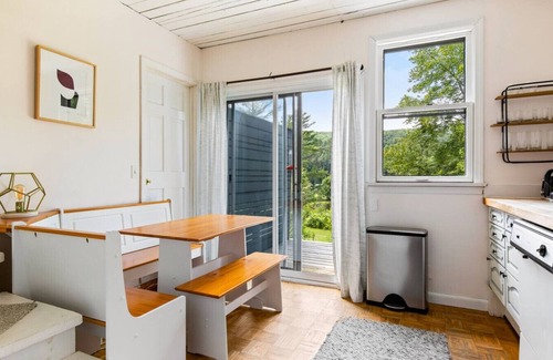 Moscow House | Mountain and Lake Views - Private Sauna - Game Room - Private Deck