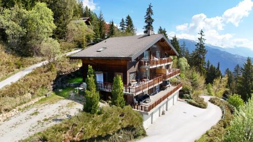 Monteiller Apartment | Mountain Bliss, view and Sauna - Swiss Alps