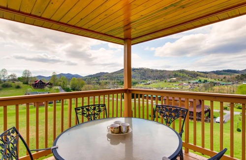 Gatlinburg - Pigeon Forge Cabin | Mountain Breeze Beautiful cabin, easy access, gorgeous views, Priced right