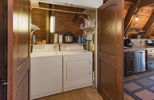 Columbine Lake Cabin | Mountain Cabin - Lake Views - Hot Tub - Minutes to Purgatory Resort