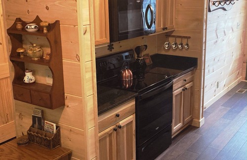 Asheville Cabin | Mountain Cabin - Minutes to Downtown Asheville