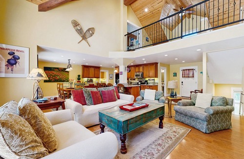 Arnold Cabin | Mountain cabin with fireplace, rec center access & game room - near downtown