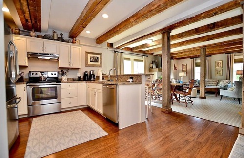 Stowe Condo | Mountain Chic Getaway. Charming 2-bedroom condo in Stowe Village!