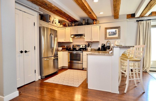 Stowe Condo | Mountain Chic Getaway. Charming 2-bedroom condo in Stowe Village!