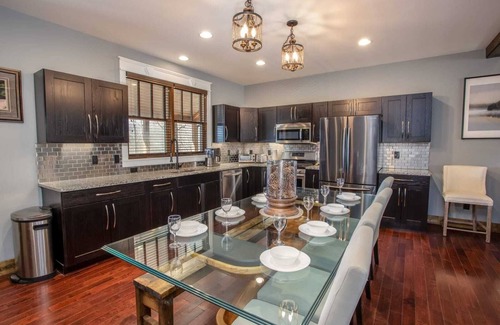 Blowing Rock Cottage | Mountain Cottage with Scenic Views and Four Sleeping Areas
