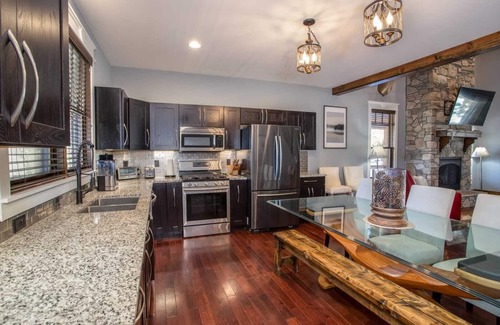Blowing Rock Cottage | Mountain Cottage with Scenic Views and Four Sleeping Areas