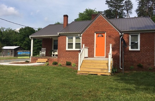King House | Mountain Cottage with spectacular views of Sauratown Mountain in Stokes County.