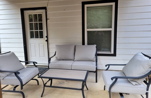 Ellijay Cottage | Mountain Country Cottage three minutes from downtown rustic Ellijay.